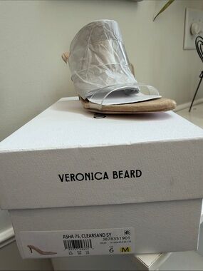 NIB Veronica Beard ASHA 75 Clear Size 6